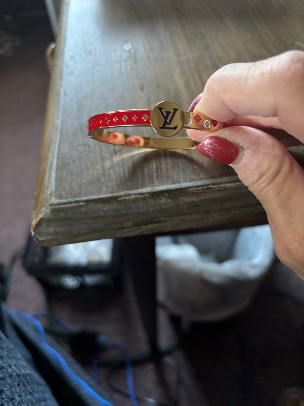Beautiful gold bangle - Picture 1 of 3